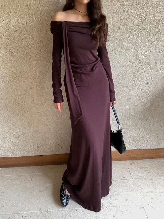 One-shoulder strappy long-sleeved sweater with a design of off-shoulder top